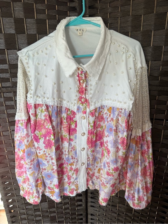 POL Tops - *NEW*Sz L*POL* Pearls Please Floral & Lace Shacket